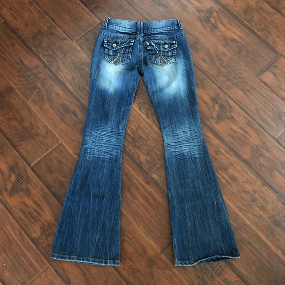 Almost Famous JEANS - Picture 2 of 3